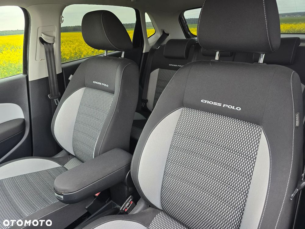 Volkswagen Polo 1.6 TDI DSG Cross - 12