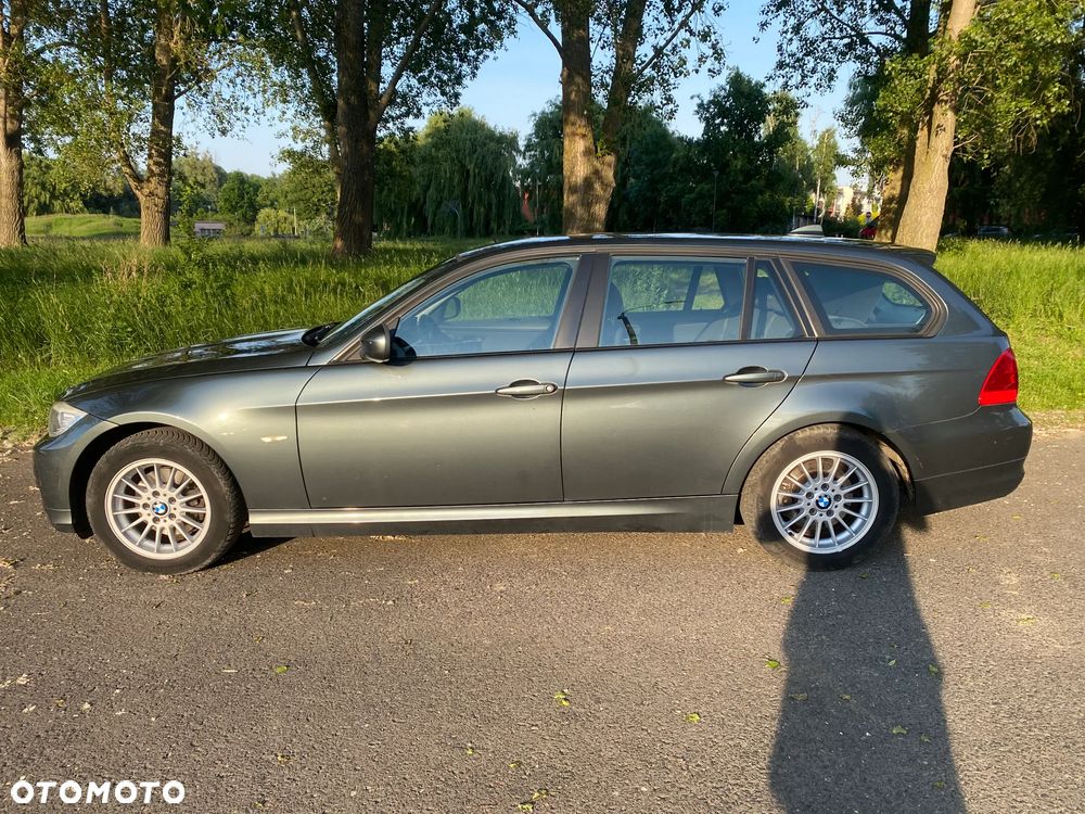 BMW Seria 3 318i - 4