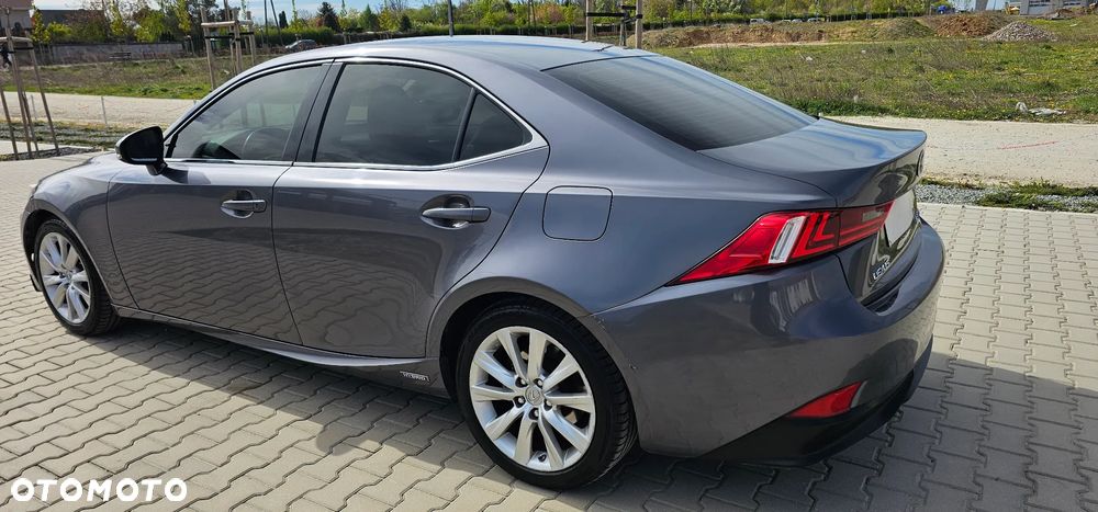 Lexus IS 300h Elegance - 14