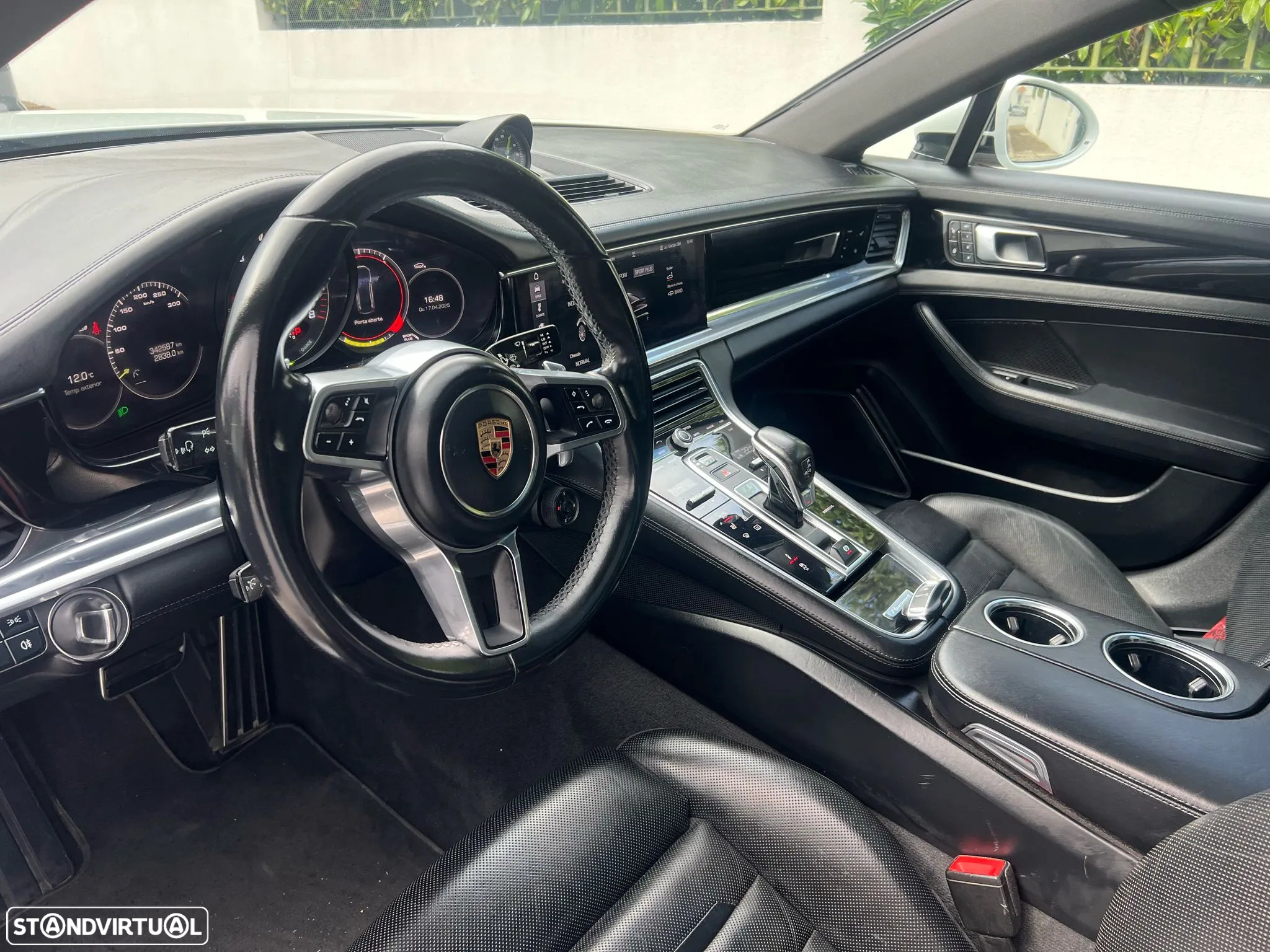 Porsche Panamera 4 E-Hybrid Executive - 17