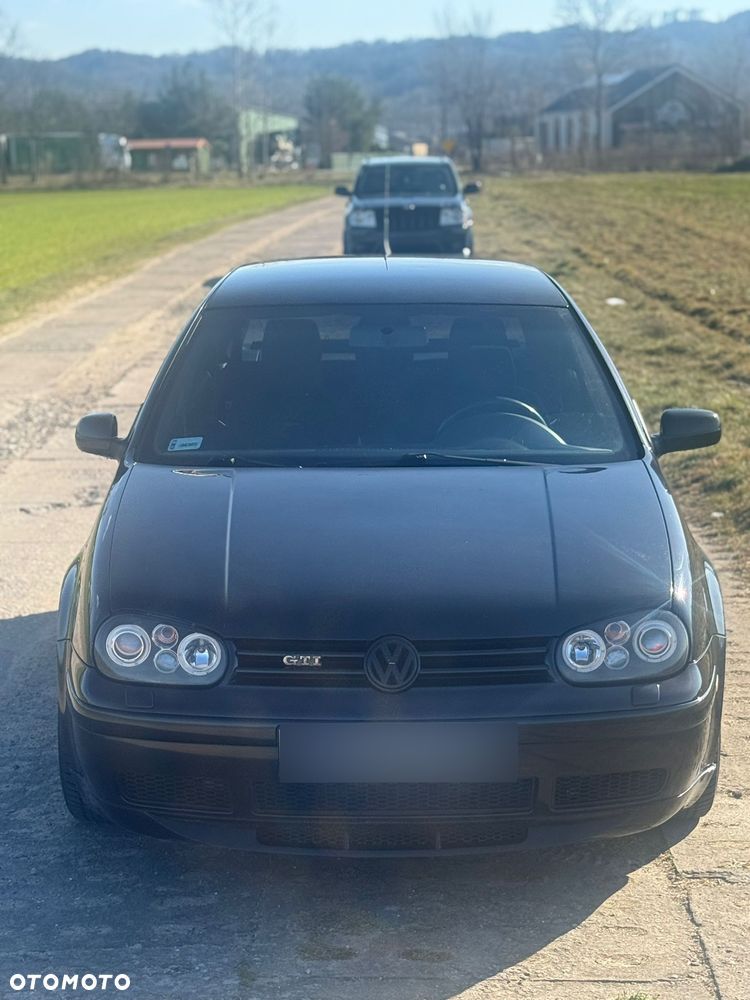 Volkswagen Golf - 1
