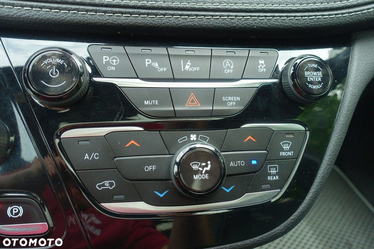 Chrysler Pacifica - 38