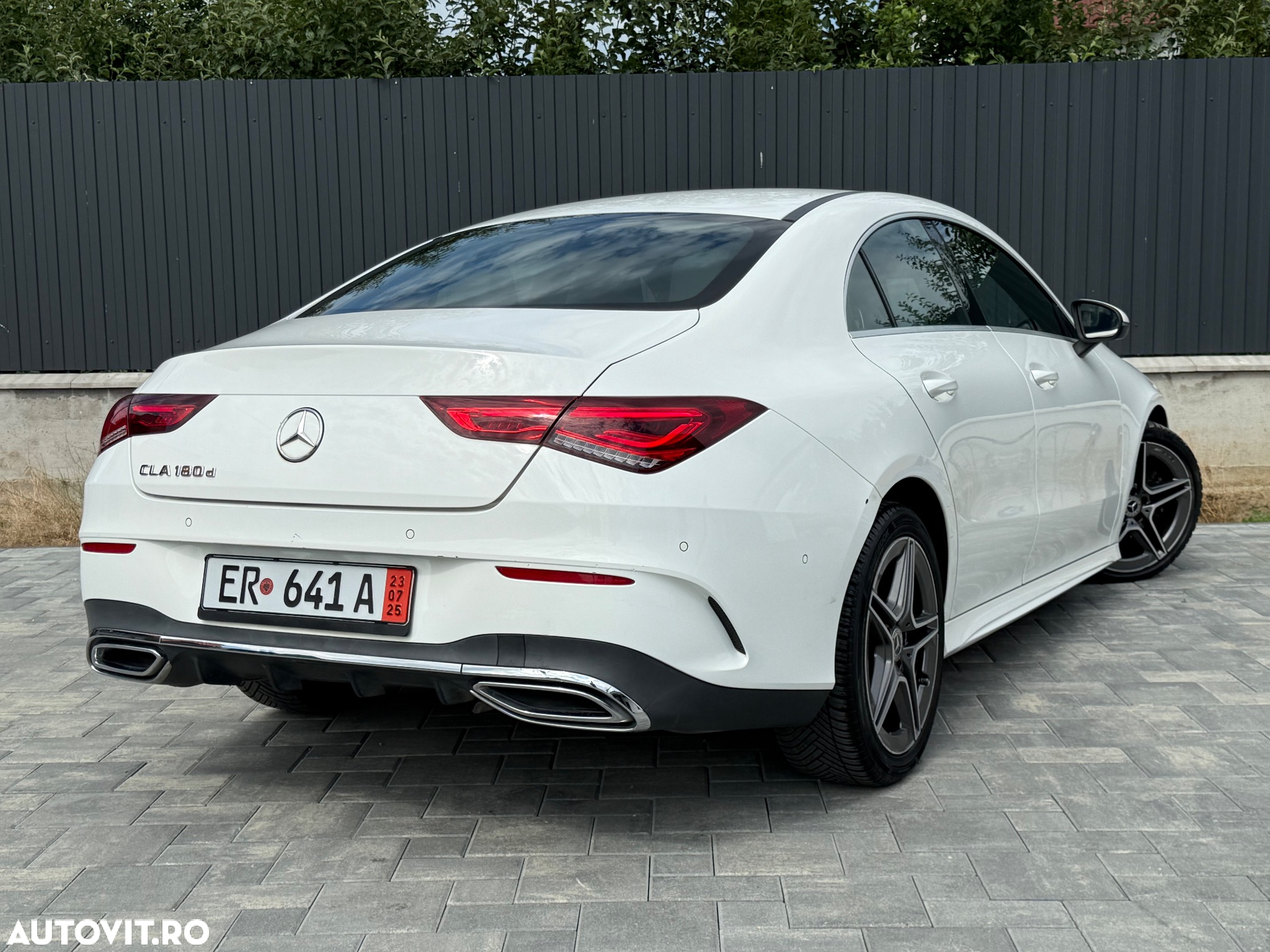 Mercedes-Benz CLA 180 d Shooting Brake 7G-DCT AMG Line - 24