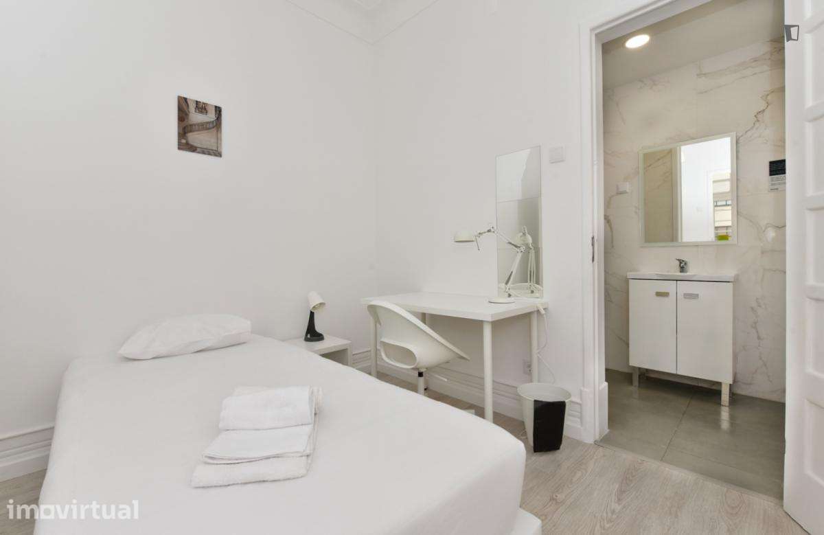 Quarto - localizado em Marquês de Pombal Lisbon - Grande imagem: 2/26