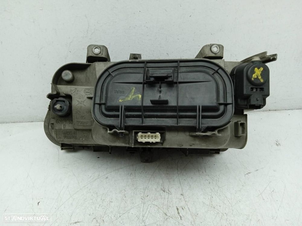 FAROL DIREITO FIAT SCUDO CAIXA/CHASSIS 2004 - 1