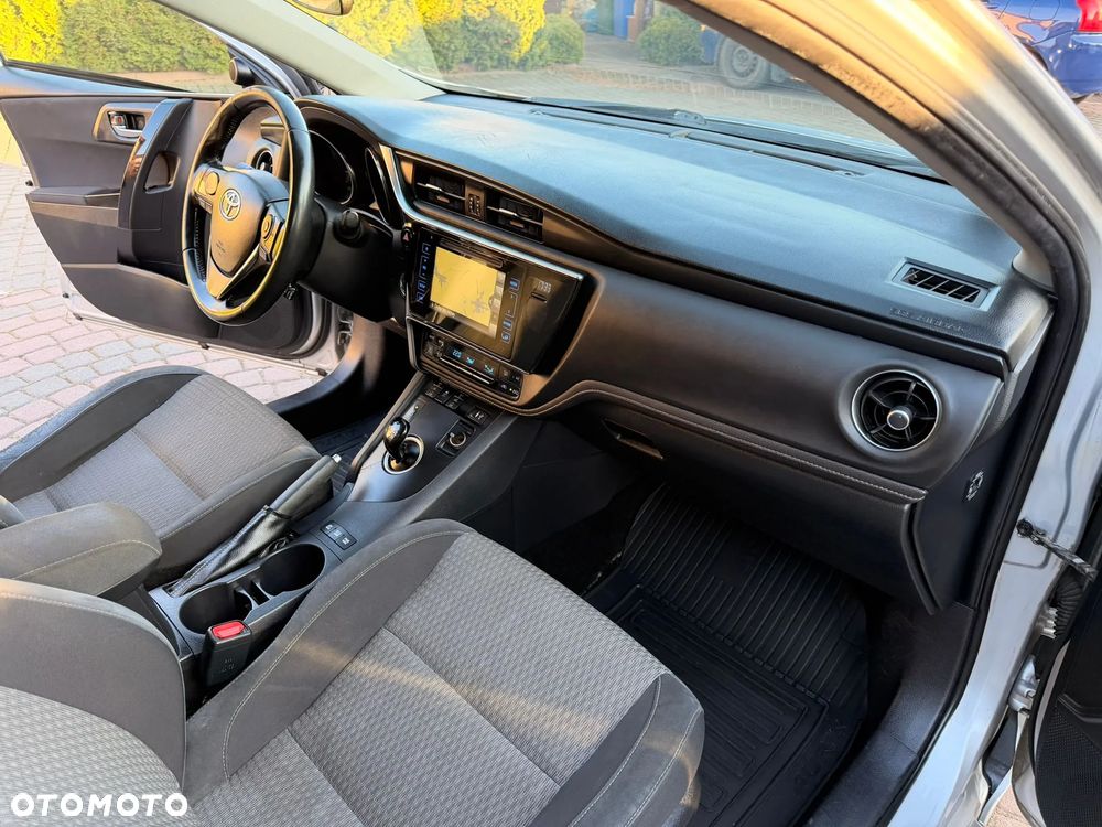 Toyota Auris Hybrid 135 Prestige - 22