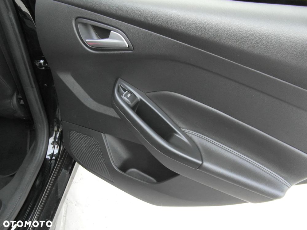 Ford Focus 2.0 EcoBoost ST mit Leder-Sport-Paket - 33