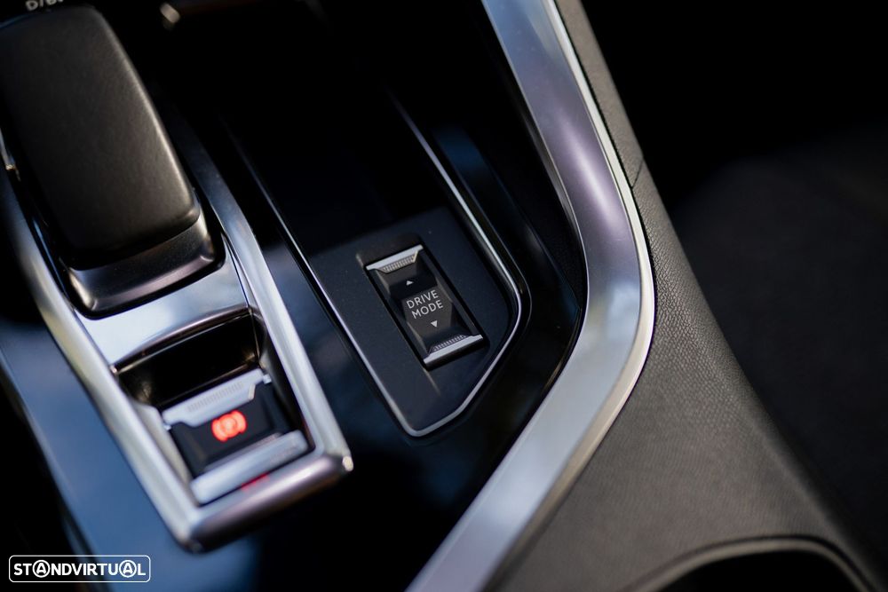 Peugeot 3008 1.6 Hybrid Allure e-EAT8 - 57