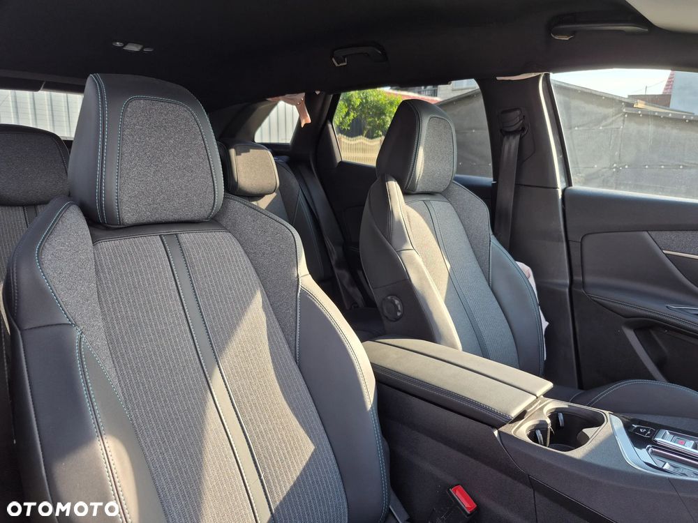 Peugeot 3008 1.2 PureTech Allure S&S EAT8 - 22