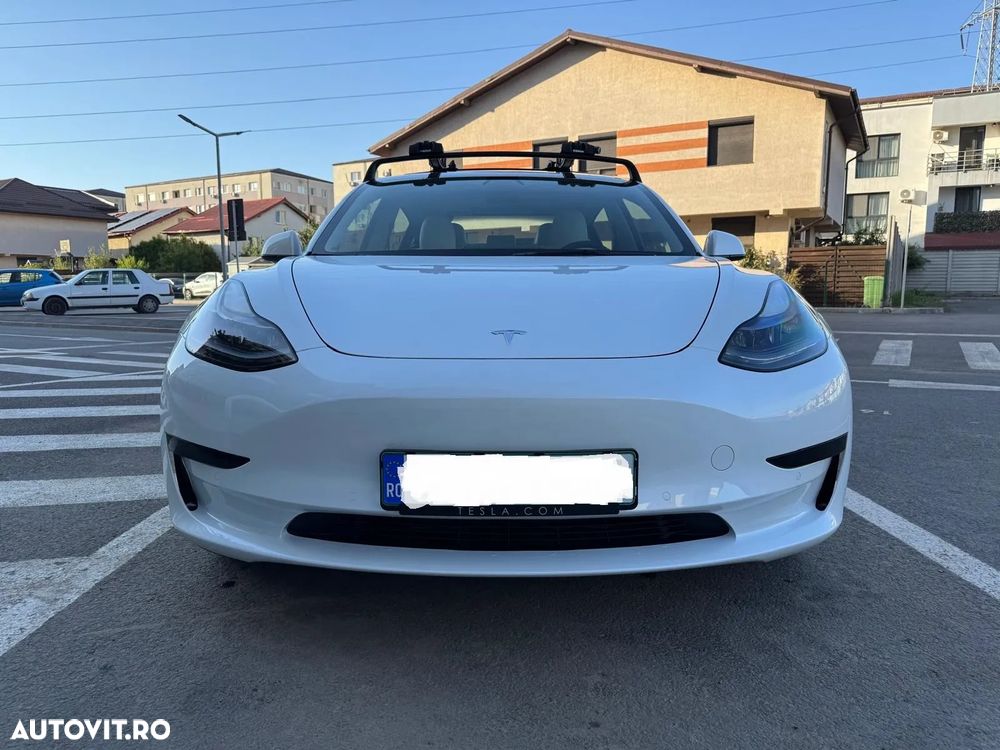 TESLA Model 3 2022 — imagine 3