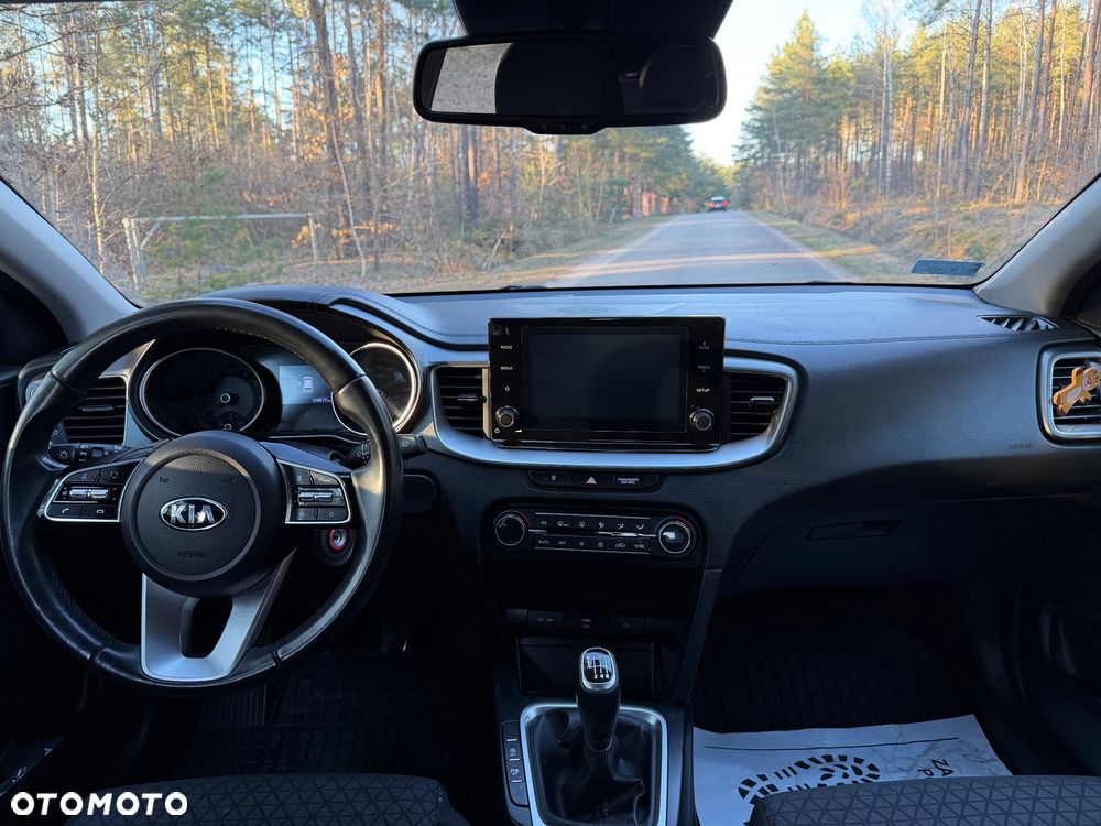 Kia Ceed 1.5 T-GDI M - 11