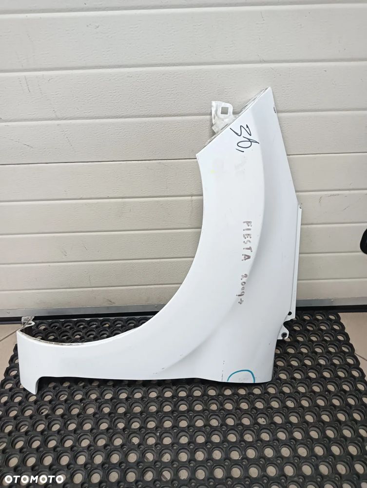 Ford Fiesta MK7 lewy blotnik przedni - 1