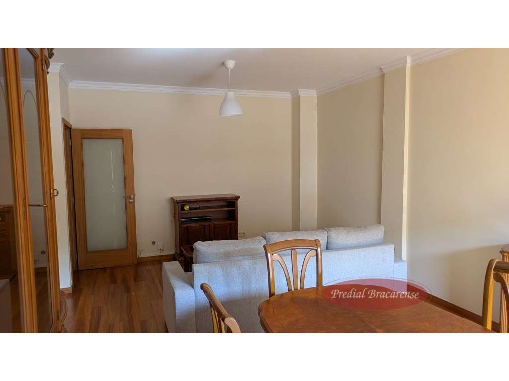 Apartamento T3 semi mobilado junto a estação dos comboios. - Grande imagem: 3/38