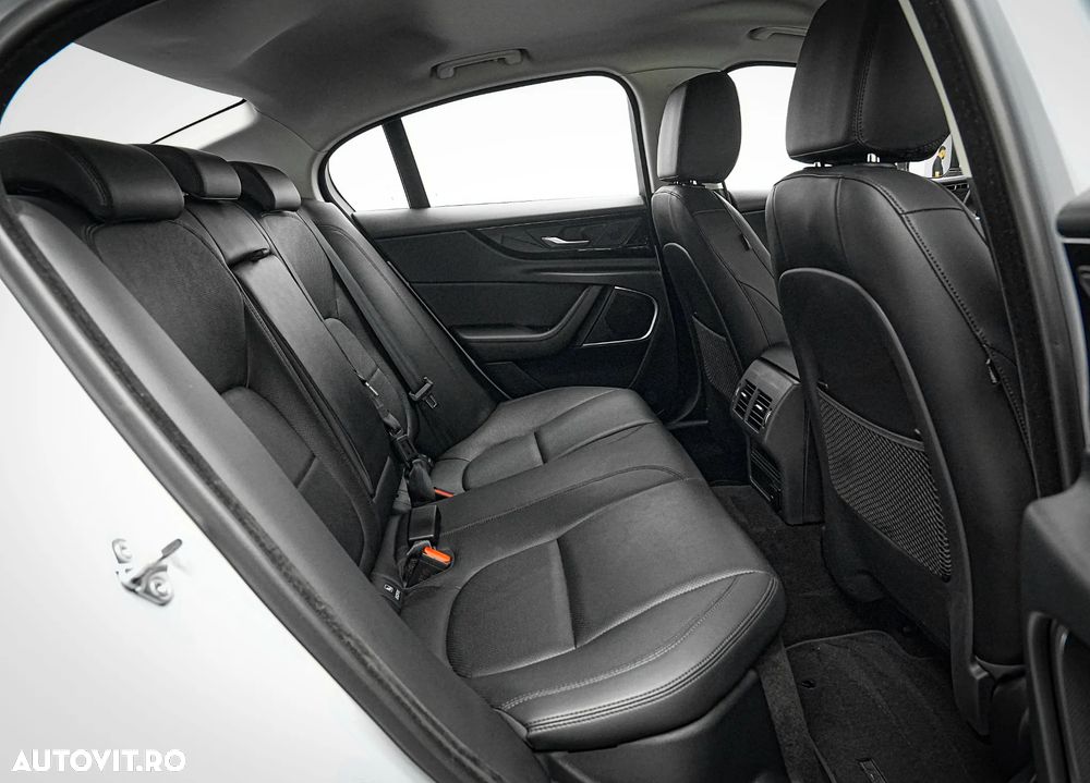 Jaguar XE D200 Aut. R-Dynamic HSE - 17