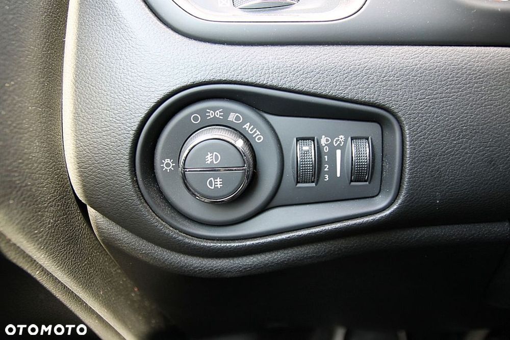 Jeep Renegade 1.5 T4 mHEV Limited FWD S&S DCT - 28