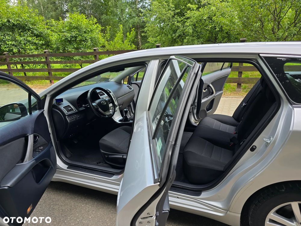 Toyota Avensis 2.0 D-4D Premium - 19