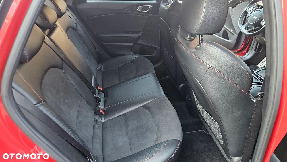 Kia Ceed - 34