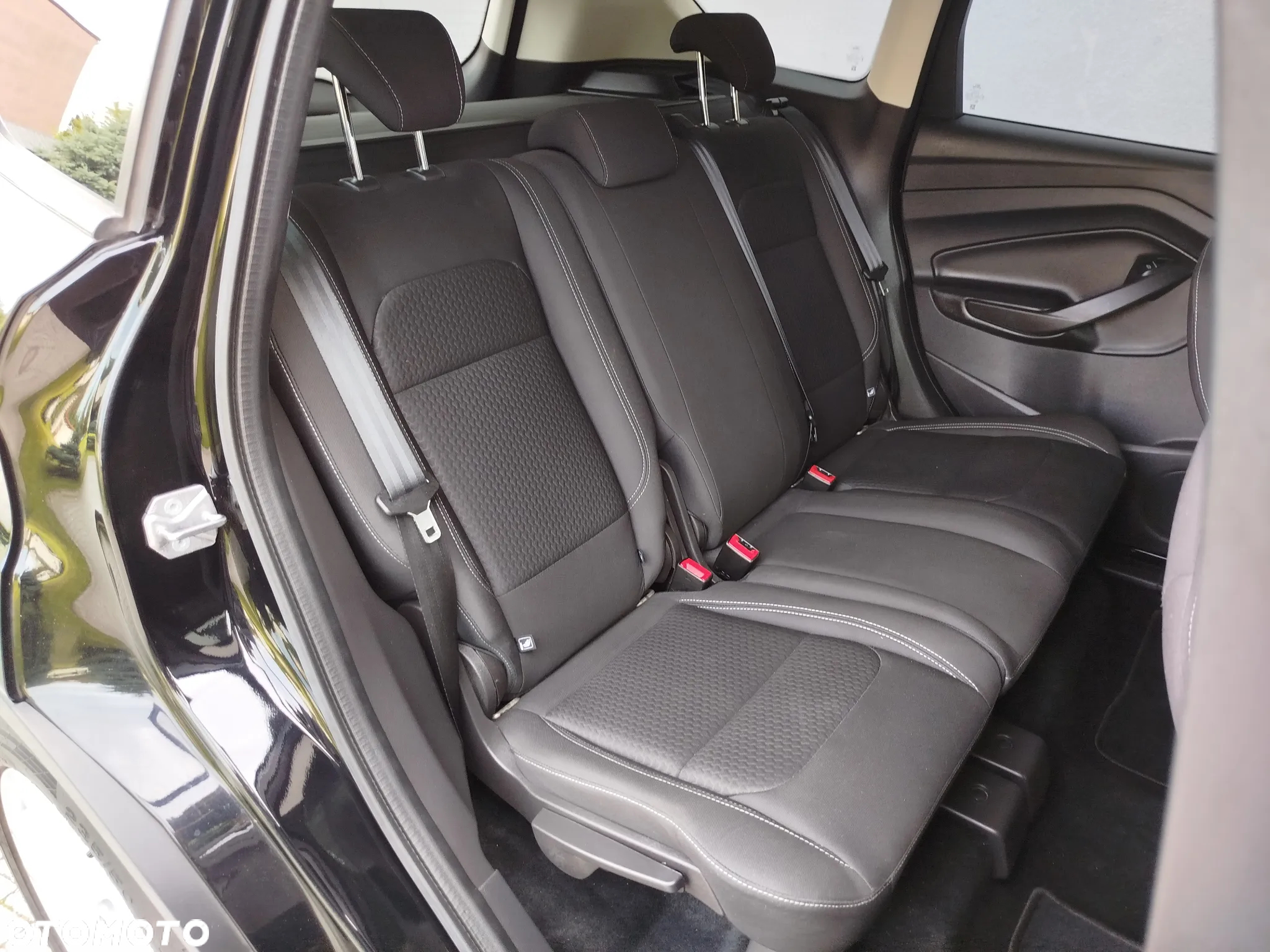 Ford Kuga 1.5 EcoBoost 2x4 Business Edition - 24