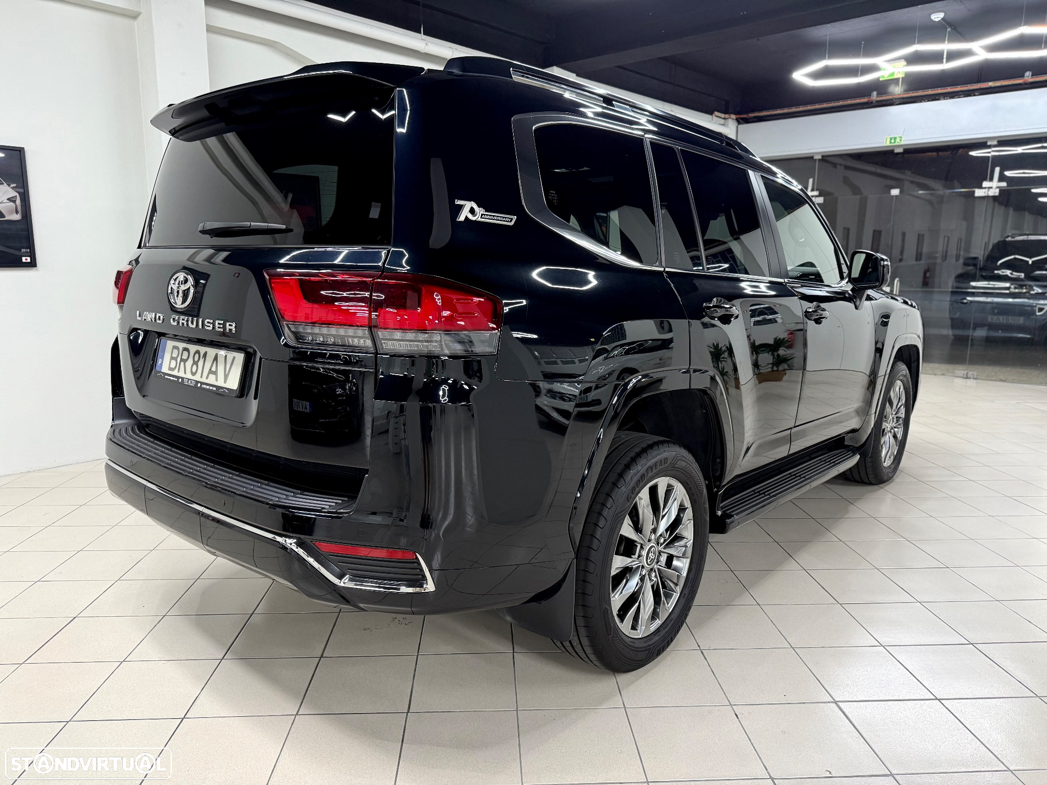 Toyota Land Cruiser - 10