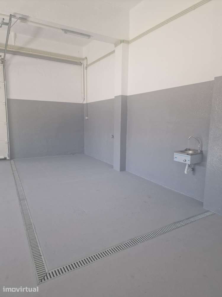Armazém pronto a habitar no Funchal - Grande imagem: 2/8