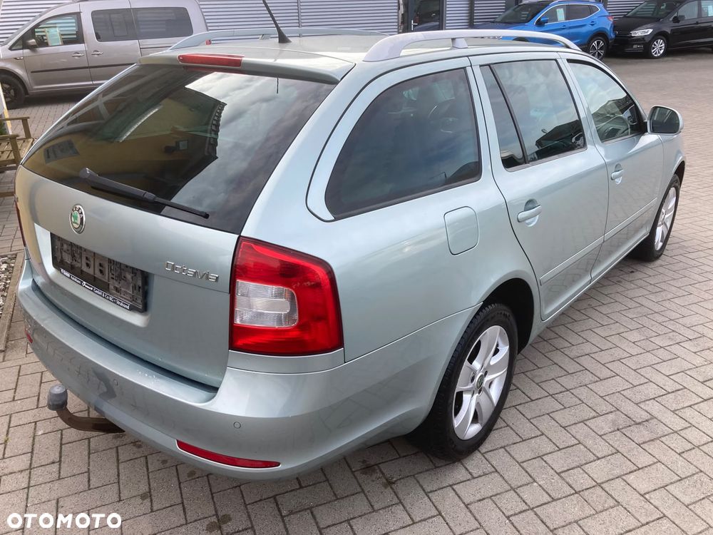 Skoda Octavia 2010 photo 3