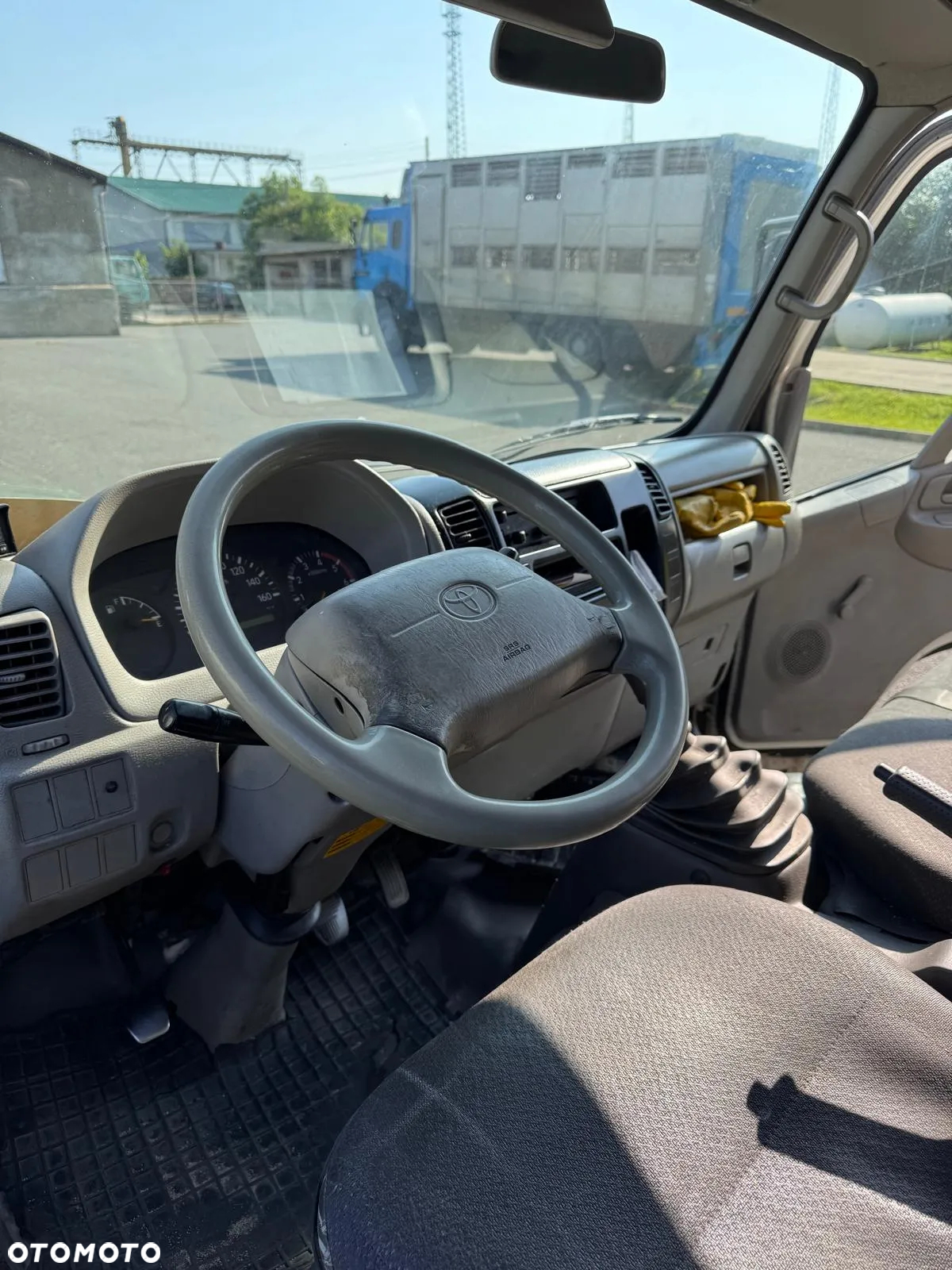 Toyota Dyna - 3