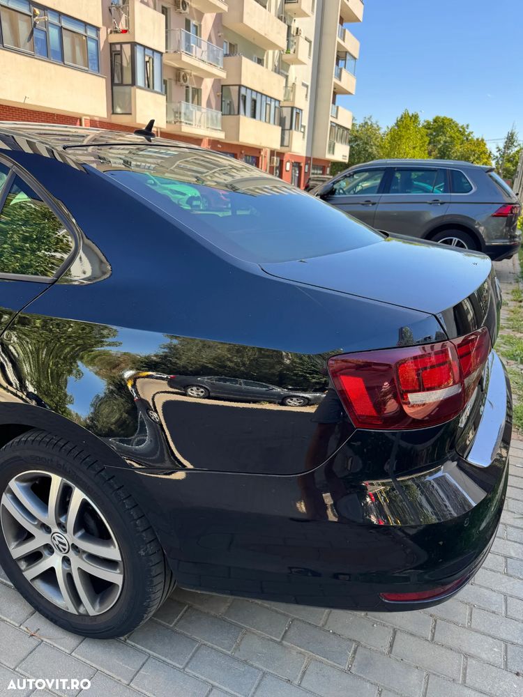 Volkswagen Jetta 2.0 TDI Comfortline - 6