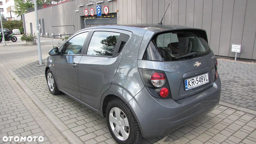 Chevrolet Aveo - 4
