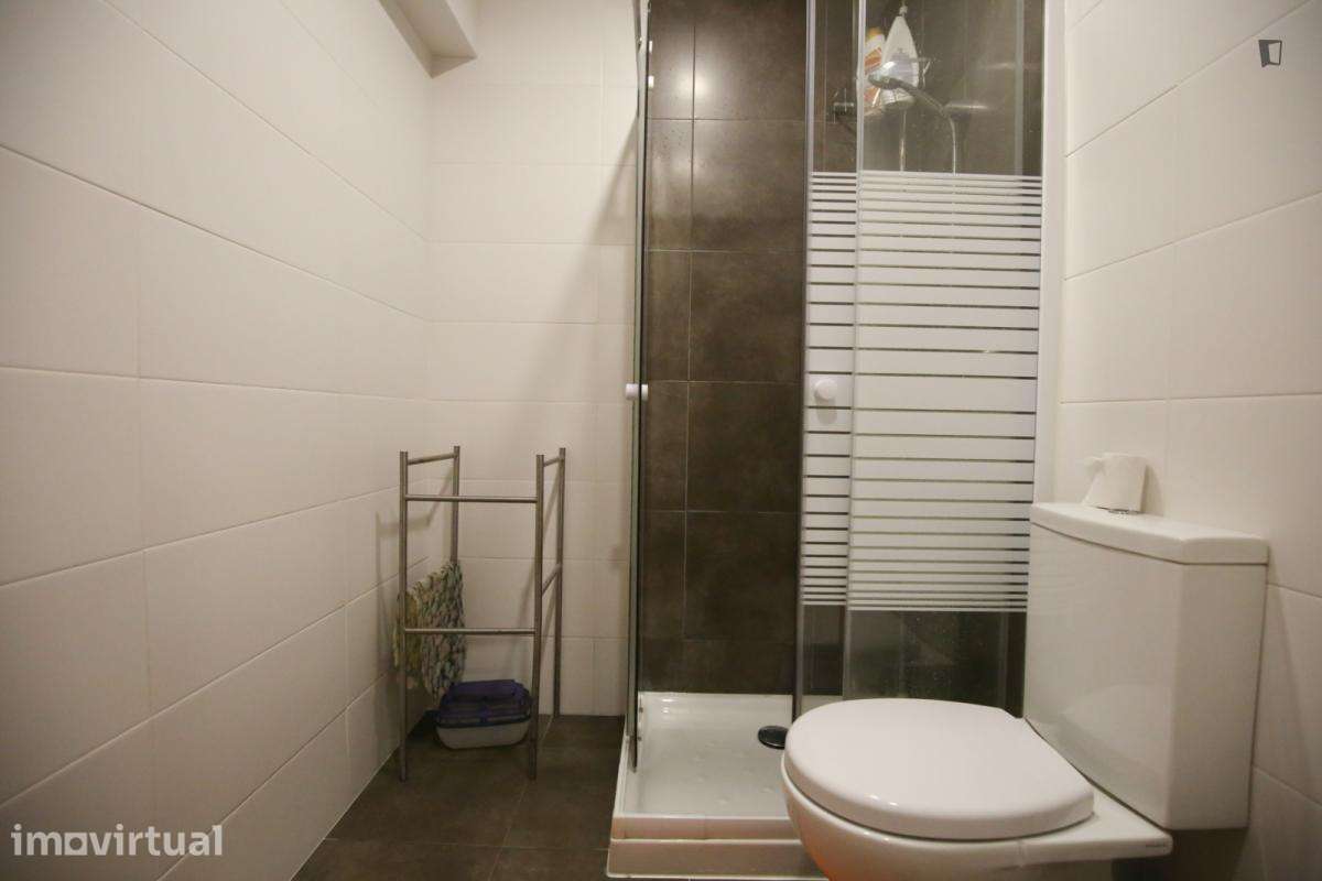 Quarto - localizado em Carnide Lisbon - Grande imagem: 3/23