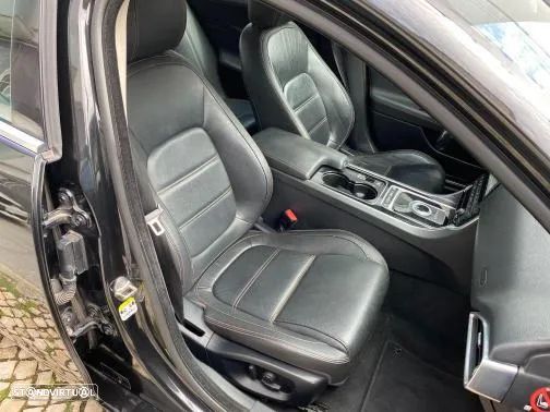 Jaguar XE 2.0 D R-Sport Aut. - 35