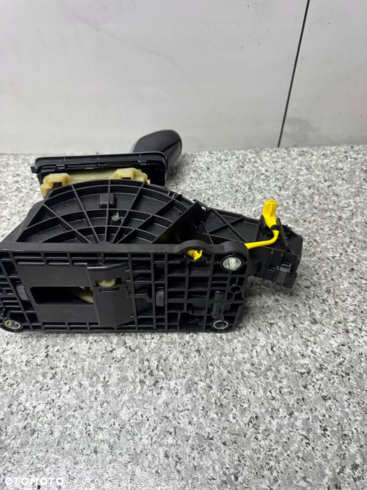 wybierak lewarek gałka zmiany biegów volvo v40 ii 2012-2018r 31367679 - 9