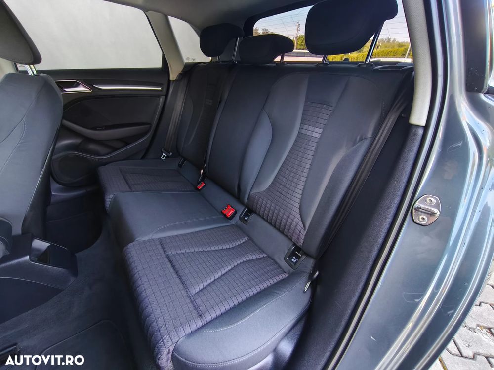 Audi A3 Sportback 1.6 TDI S tronic Ambiente - 8