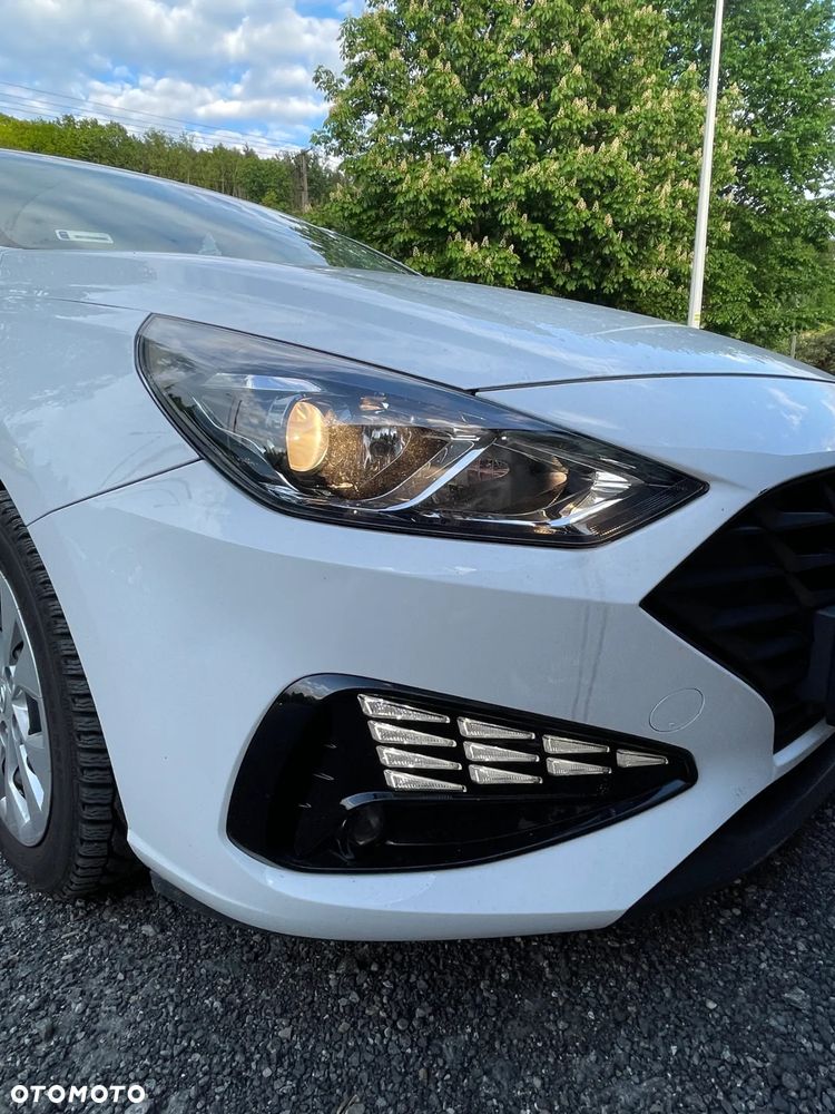 Hyundai i30 1.5 DPI Classic + - 7