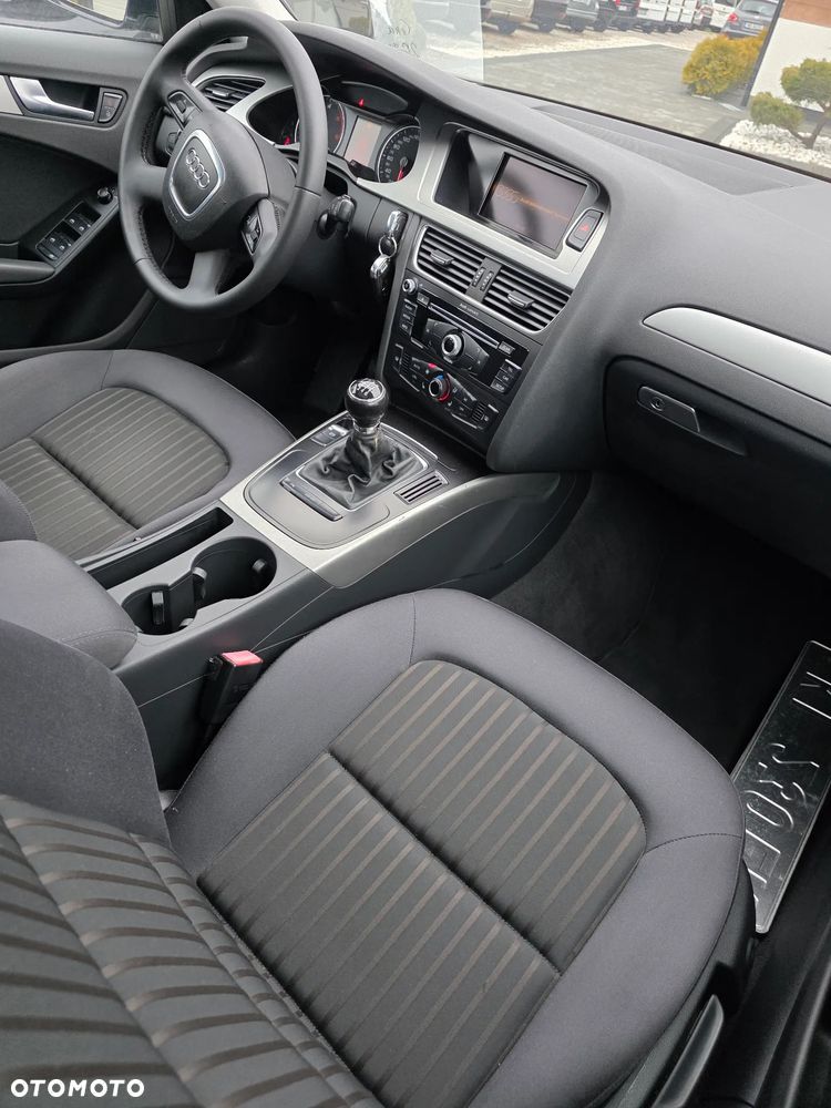 Audi A4 Avant 2.0 TDI DPF Ambiente - 12
