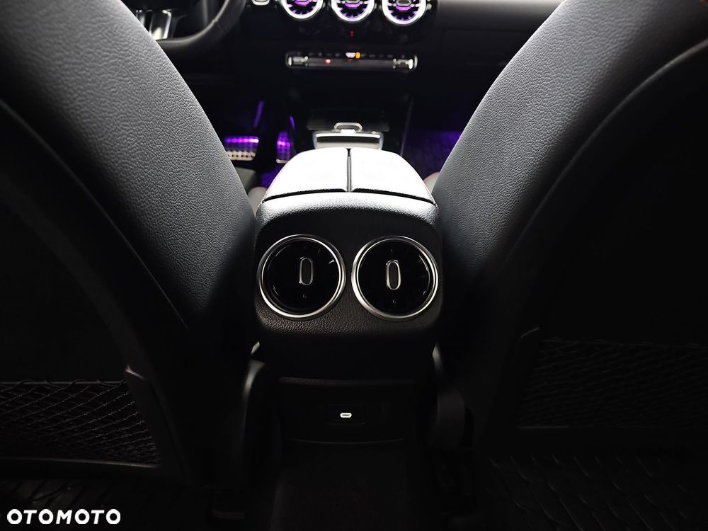 Mercedes-Benz Klasa A 220 4-Matic AMG Line 8G-DCT - 32