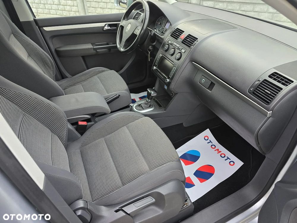 Volkswagen Touran 2.0 TDI Trendline DSG - 6