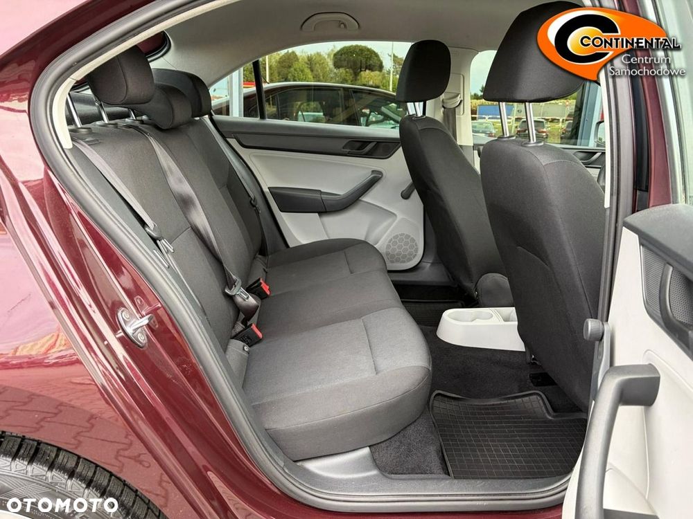 Skoda RAPID - 7