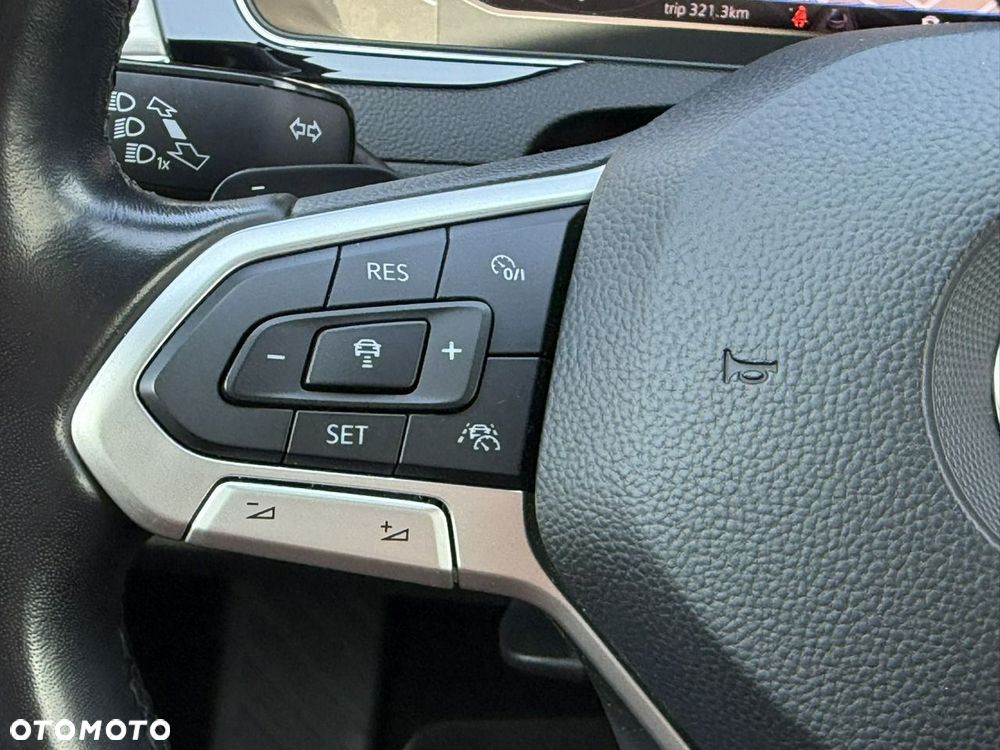 Volkswagen Passat Variant 2.0 TDI SCR DSG Elegance - 16
