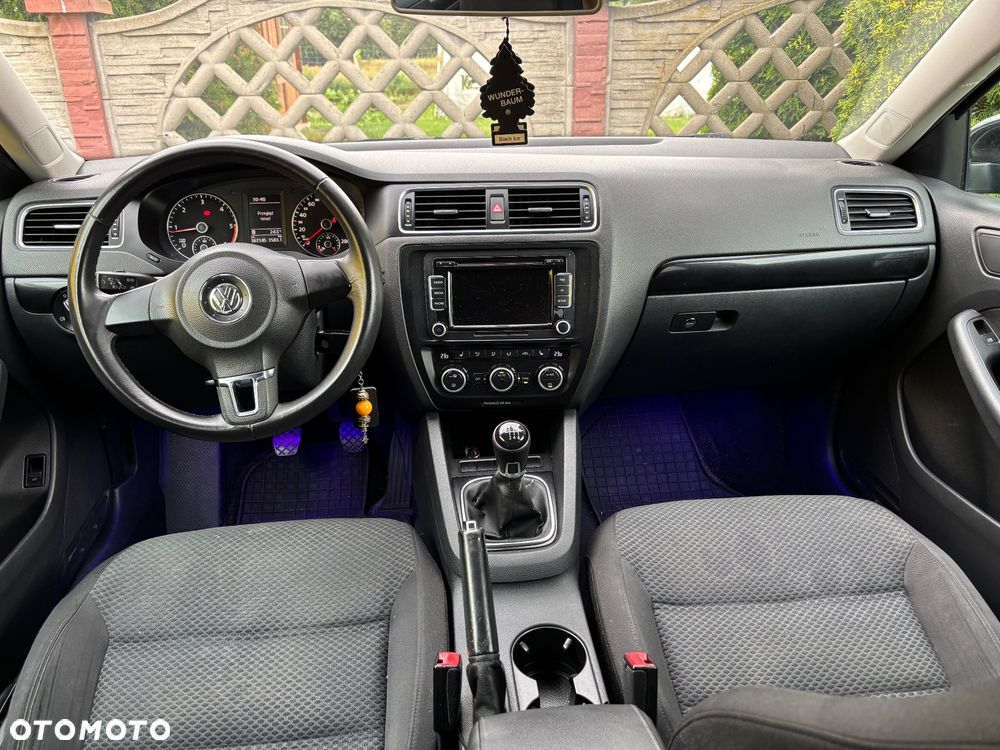 Volkswagen Jetta 2.0 TDI Comfortline - 8