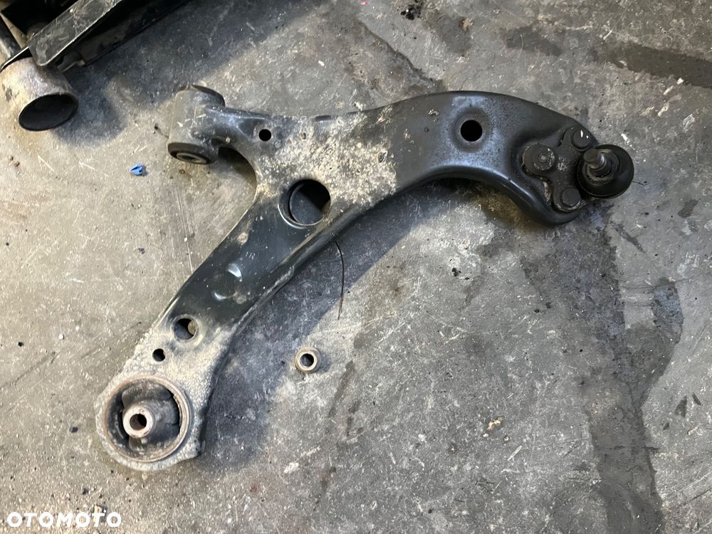 Wahacz lewy prawy Toyota Corolla E21 - 1