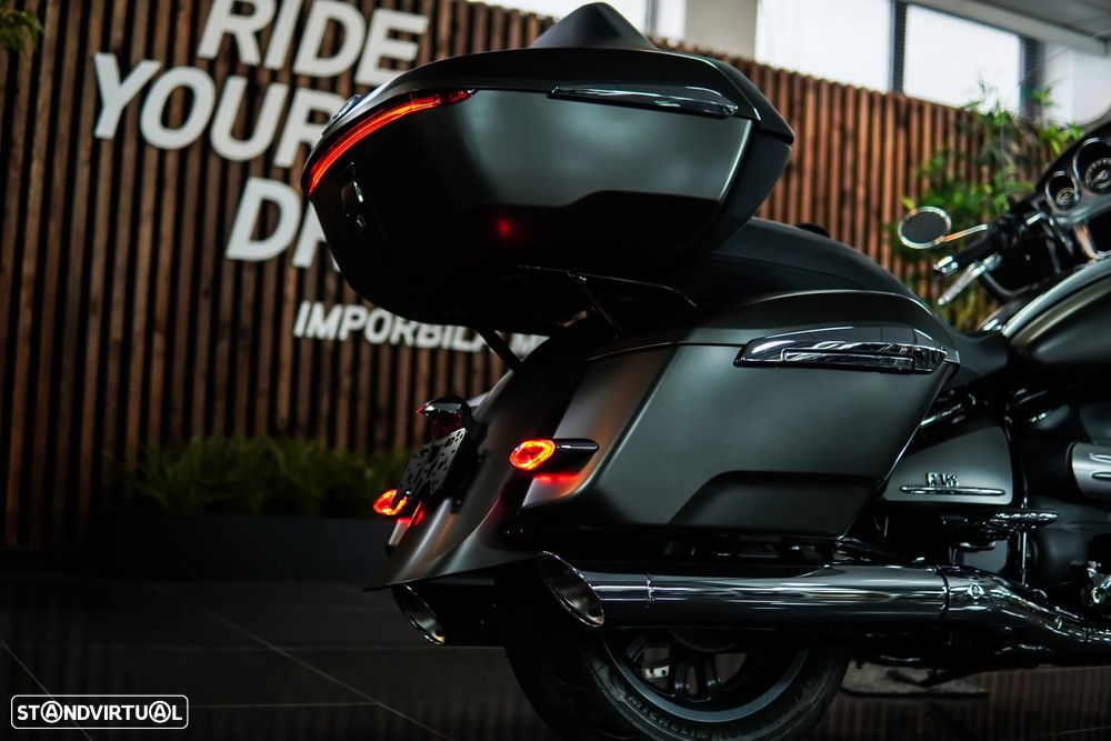 BMW R 18 Transcontinental Manhattan Metallic Matte - 16