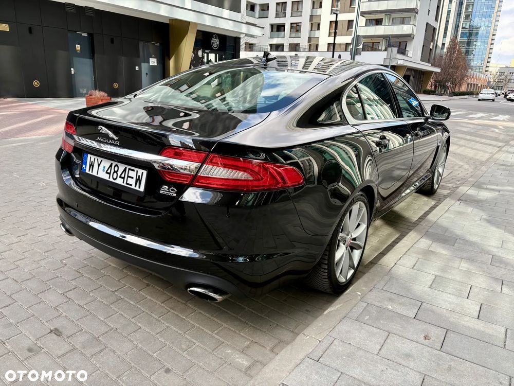 Jaguar XF 35t AWD Portfolio - 21