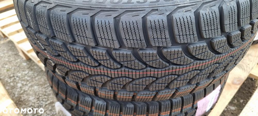 2x NOWA opona opony Bridgestone Blizzak LM32 93V 205/50R17 205/50/17 - 2