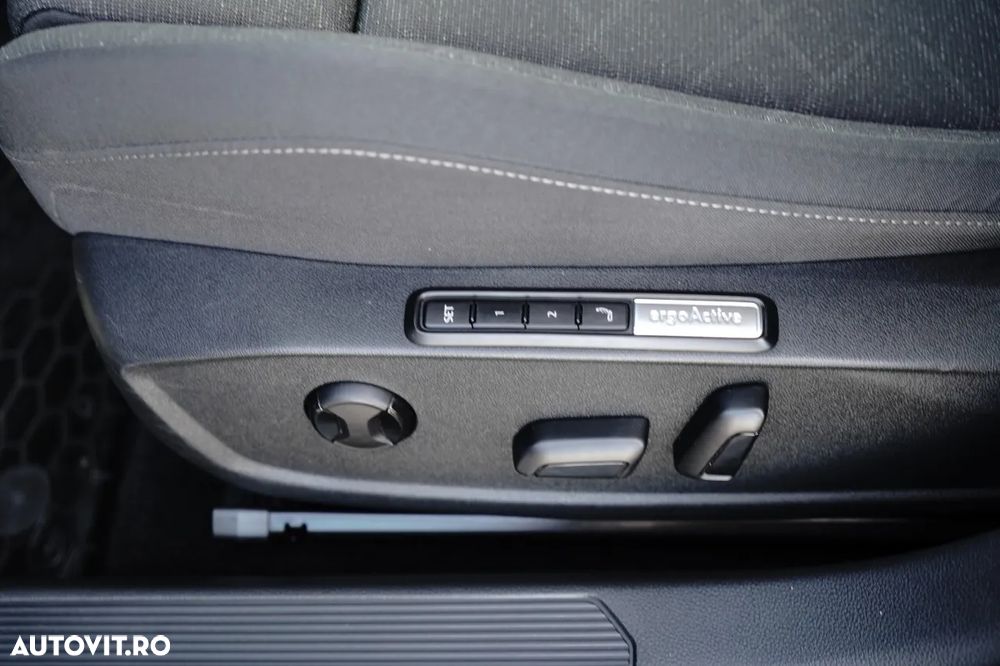 Volkswagen Golf 2.0 TDI DSG Life - 24