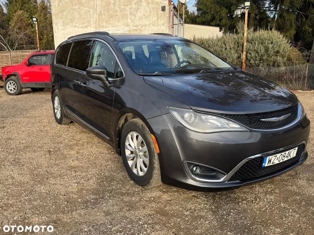 Chrysler Pacifica - 4