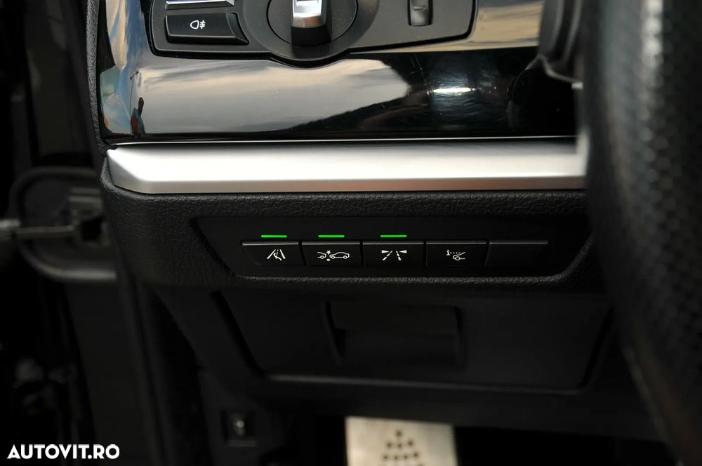 BMW Seria 5 530d xDrive Touring - 26