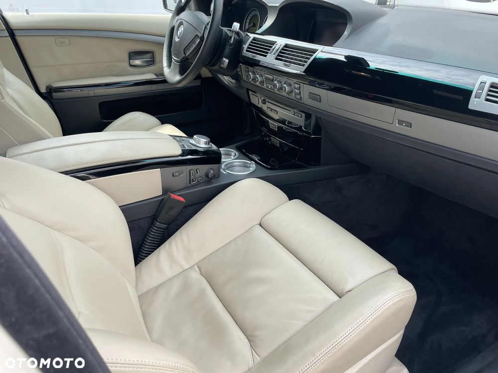 BMW Seria 7 750i - 27