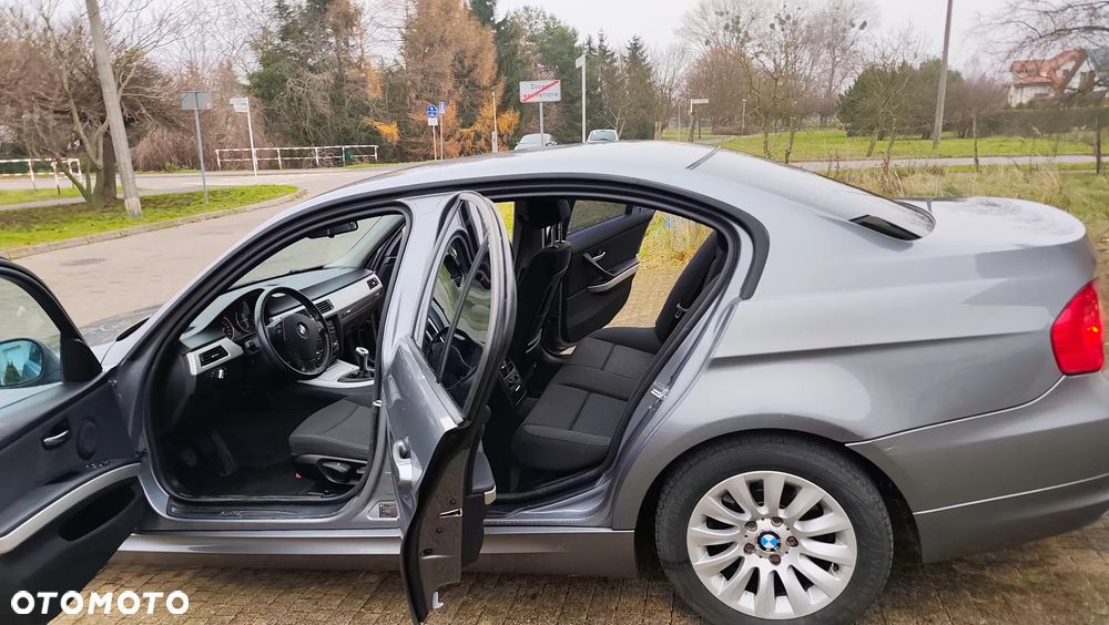 BMW Seria 3 318d DPF Edition Sport - 4