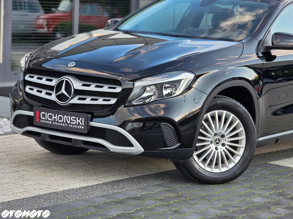 Mercedes-Benz GLA 180 7G-DCT Style - 4