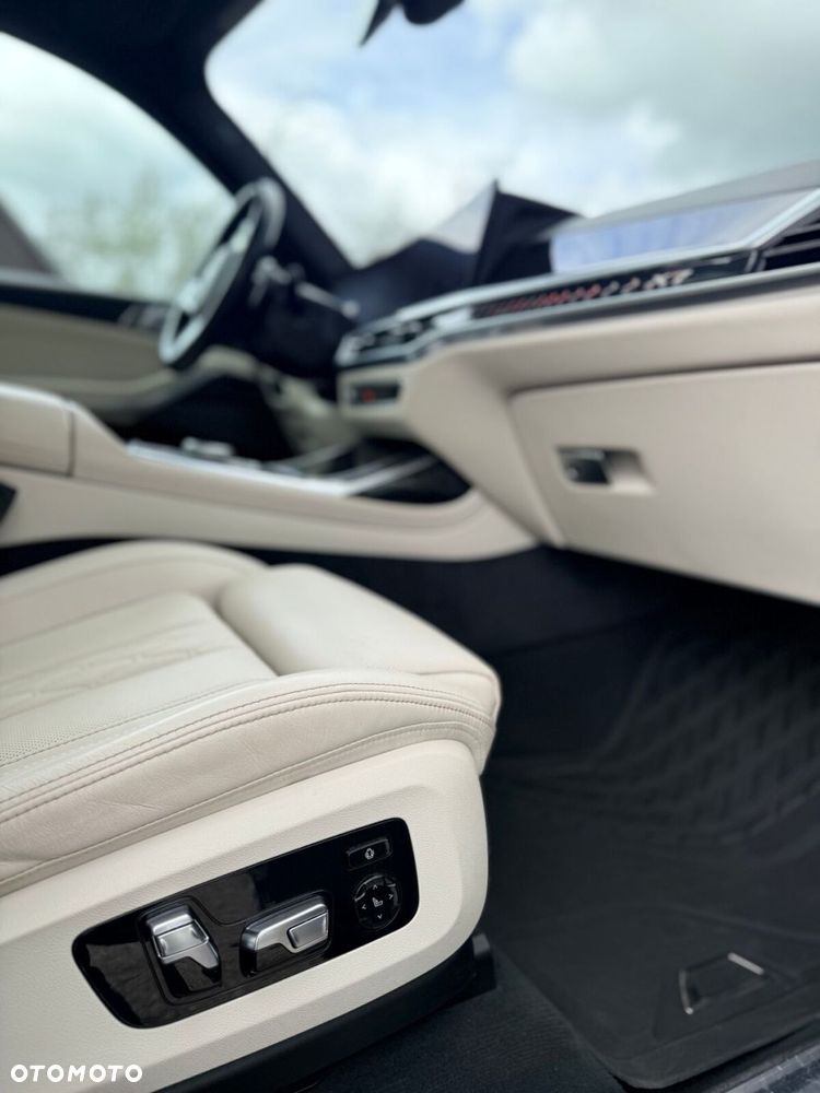 BMW X7 - 33